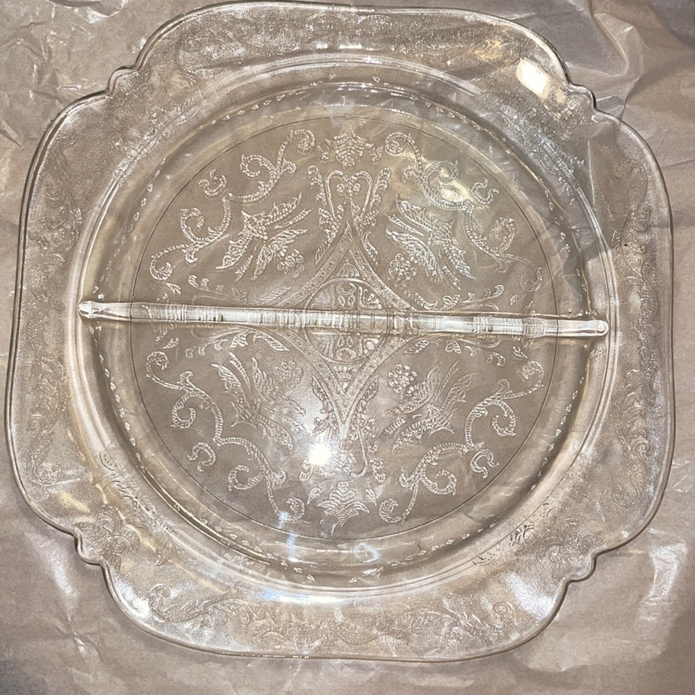 VINTAGE VICTORIAN CLEAR DEPRESSION GLASS..SERVING TRAY WITH A BEAUTIFUL ETCHE